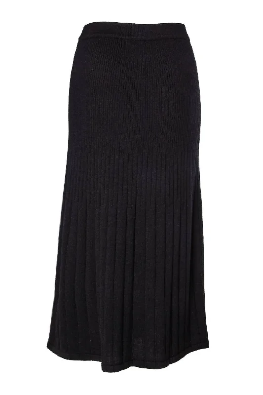 Women's Solid Skirt In Black